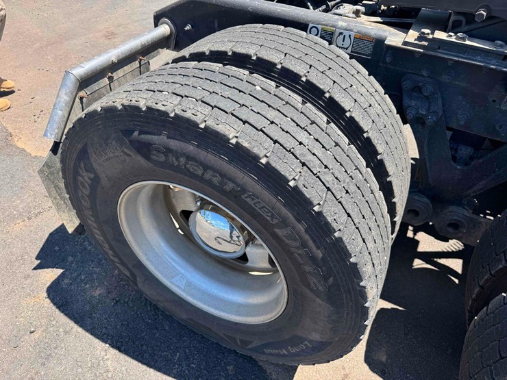 2021-kenworth-t880-image-19