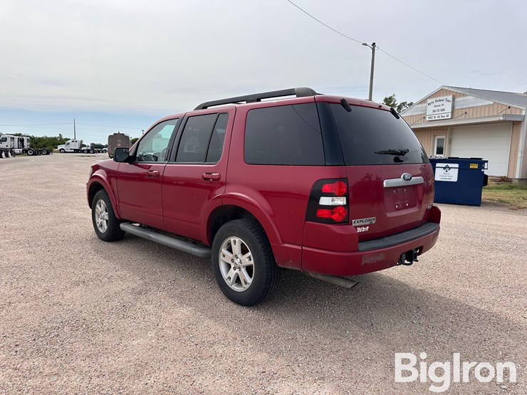 2010-ford-explorer-xlt-image-7