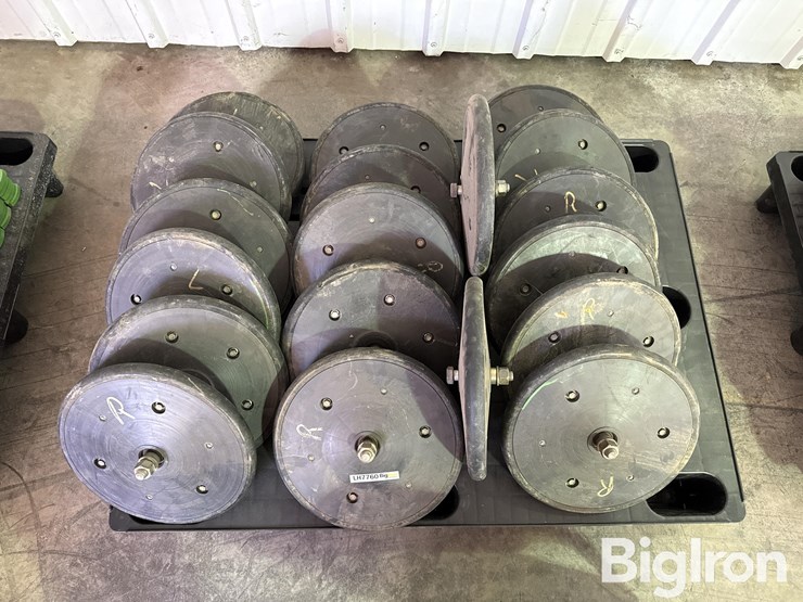 john-deere-planter-wheels-w/bolts-image-4
