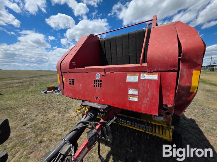 new-holland-br780-image-2
