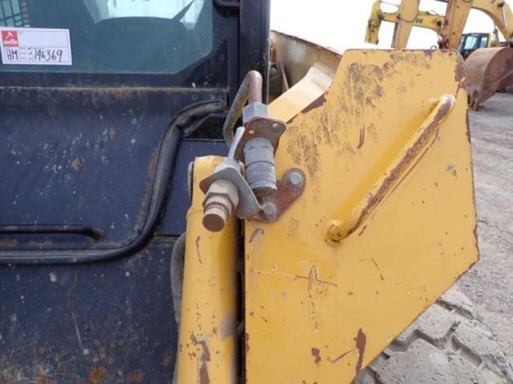 2008-john-deere-328-image-18
