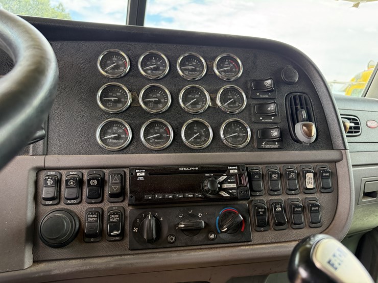 2014-peterbilt-389-image-12