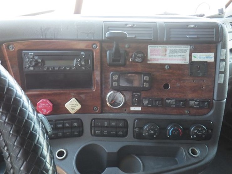 2014-freightliner-cascadia-125-evolution-image-21