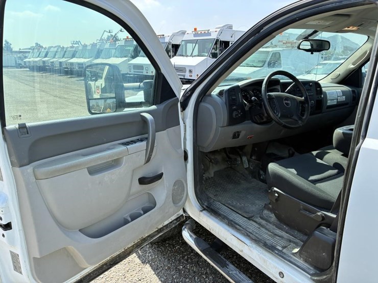 2012-gmc-3500hd-image-19