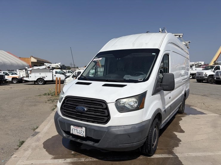 2017-ford-transit-image-1