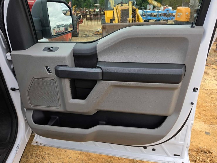 2019-ford-f150-xl-image-8