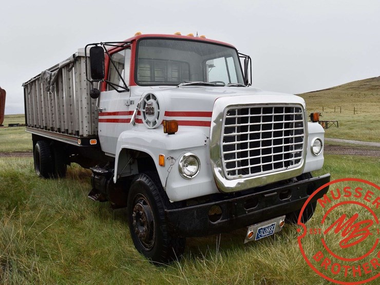1980-ford-800-image-3