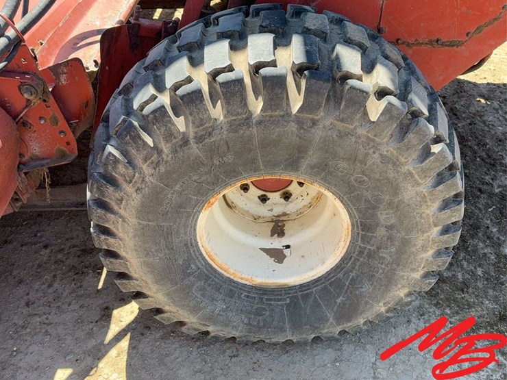 hesston-8400-image-13