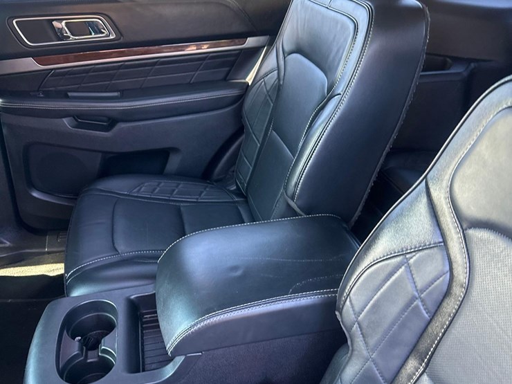 2016-ford-explorer-platinum-image-21