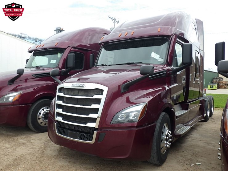 2021-freightliner-cascadia-126-image-1