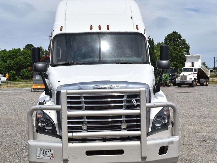 2017-freightliner-cascadia-125-image-15