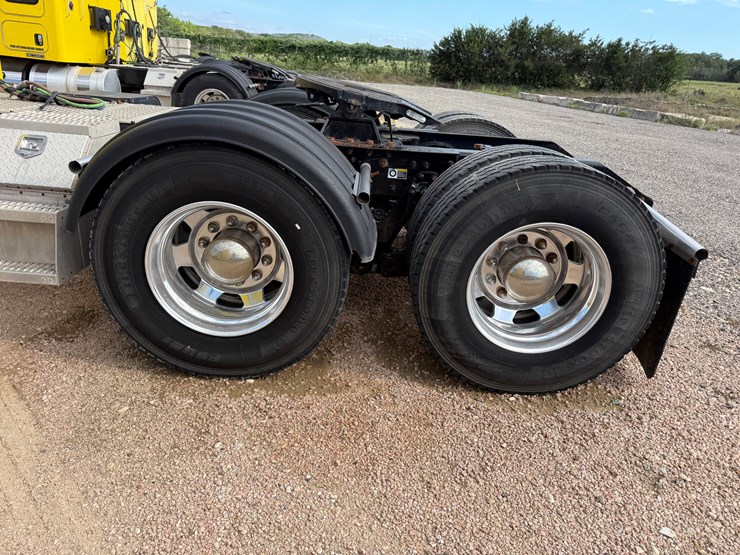 2014-kenworth-t800-image-17