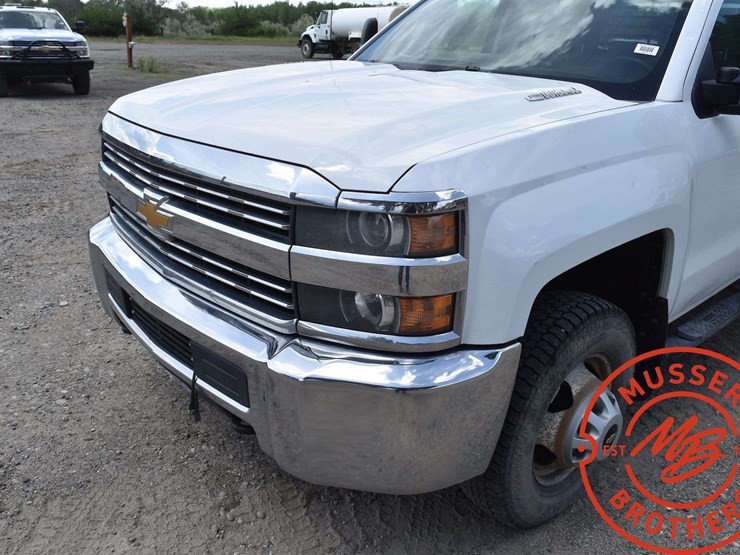 2015-chevrolet-3500-image-14