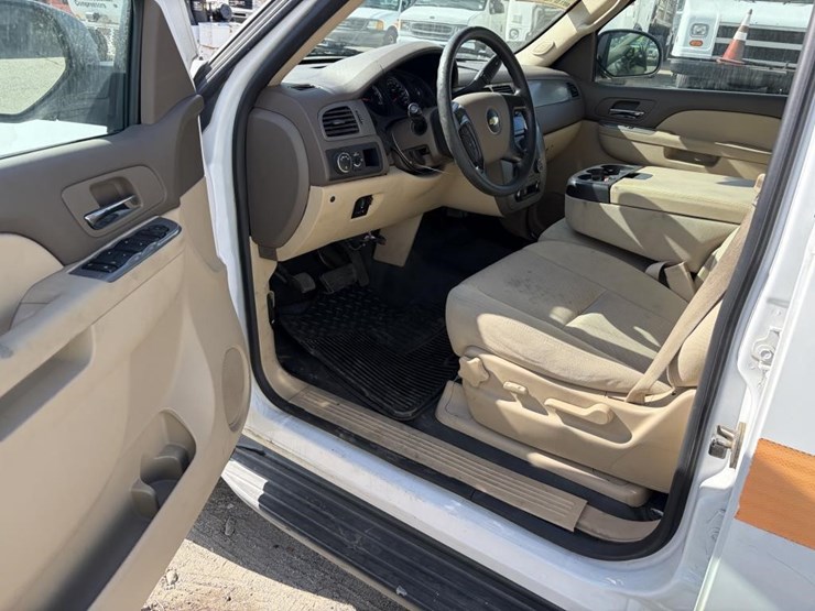2014-chevrolet-tahoe-lt-image-14