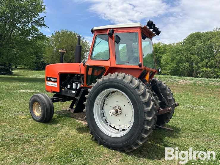 1981-allis-chalmers-7010-image-7