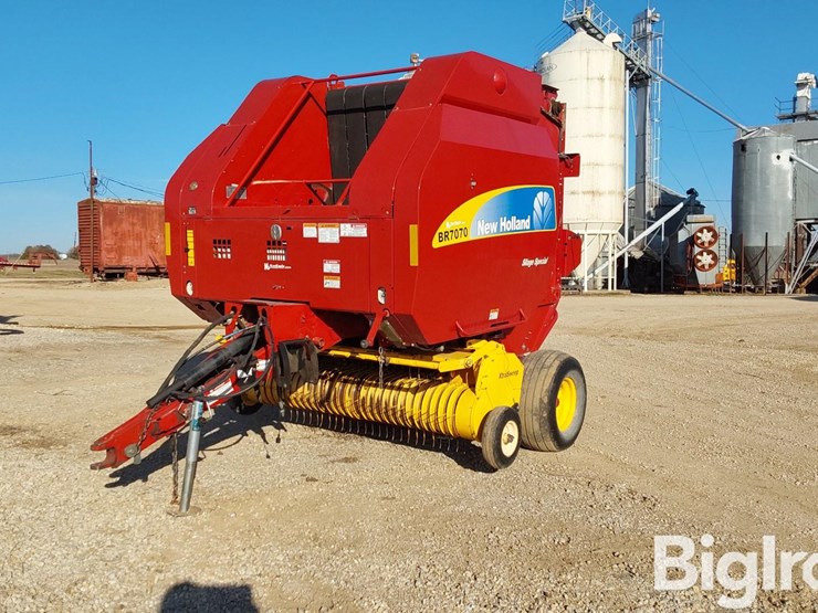 2012-new-holland-br7070-image-1