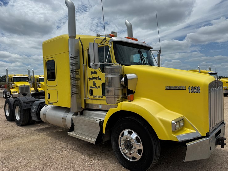 2015-kenworth-t800-image-3