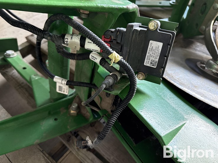 john-deere-planter-row-unit-assemblies-image-10