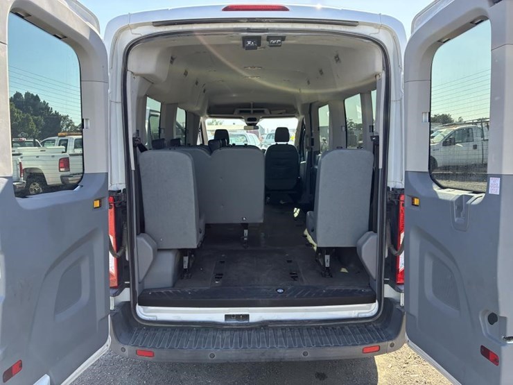 2017-ford-transit-image-12