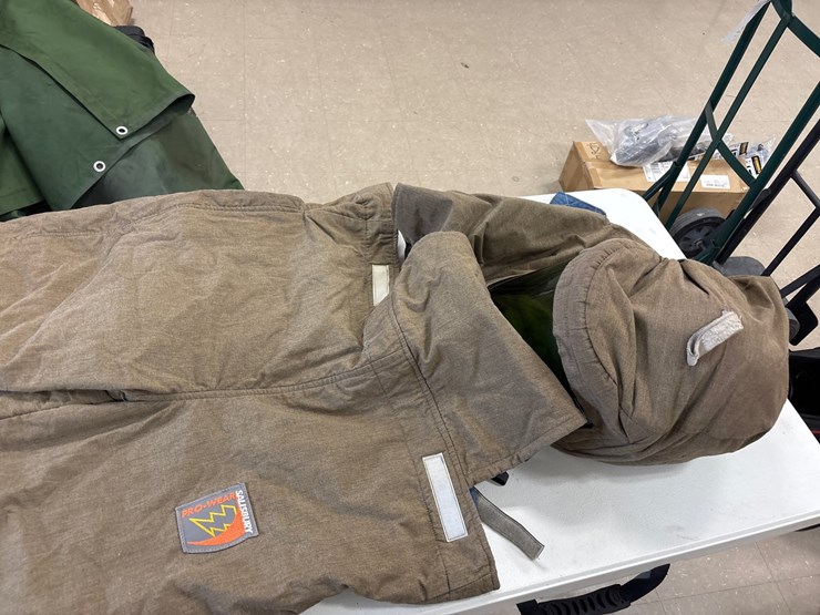#4033-•-bag-of-electrical-safety-equipment-image-3