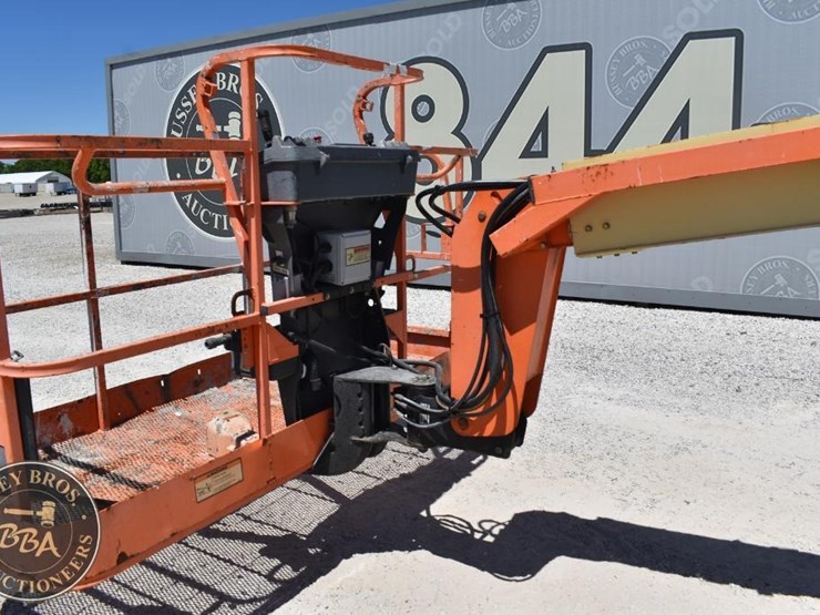 2014-jlg-600a-image-10