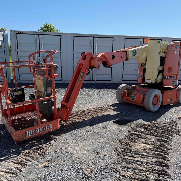 2000 JLG E300AJP