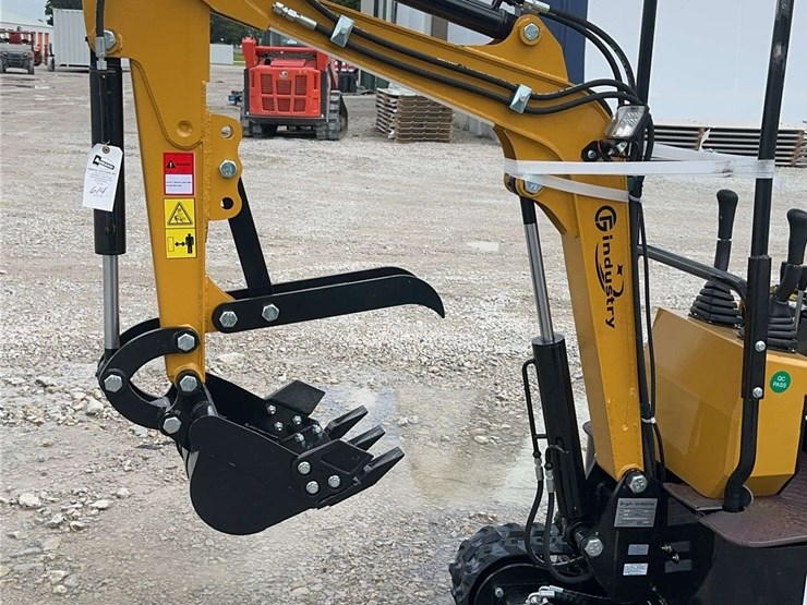 cfg-industrial-h13r-mini-excavator-image-2