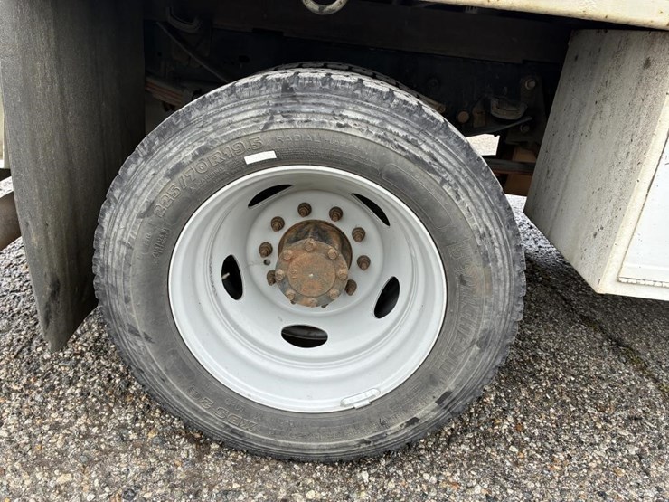 2011-ford-f550-image-5