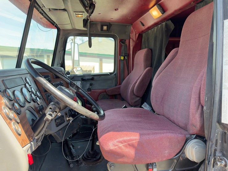 2011-western-star-4900sa-image-26