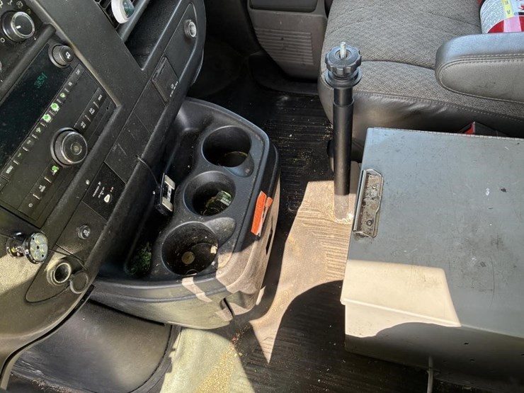 2016-chevrolet-express-2500-image-18