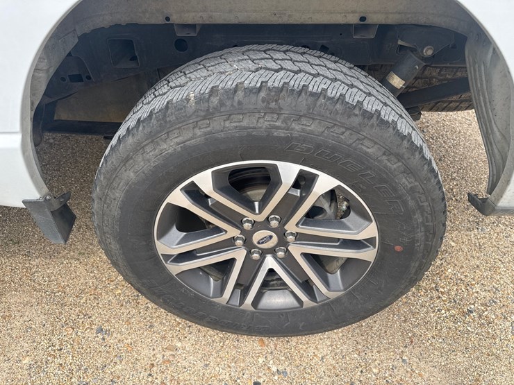 2021-ford-f150-image-25