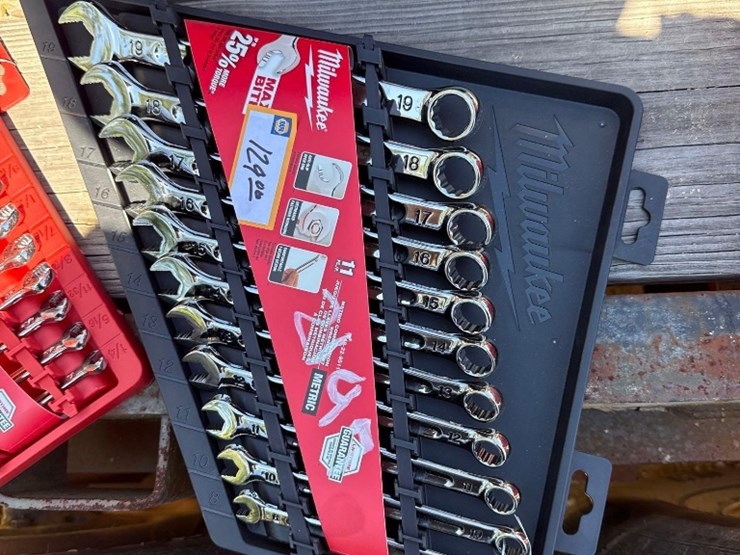 2197---milwaukee-11-pc.-metric-wrench-set-image-1