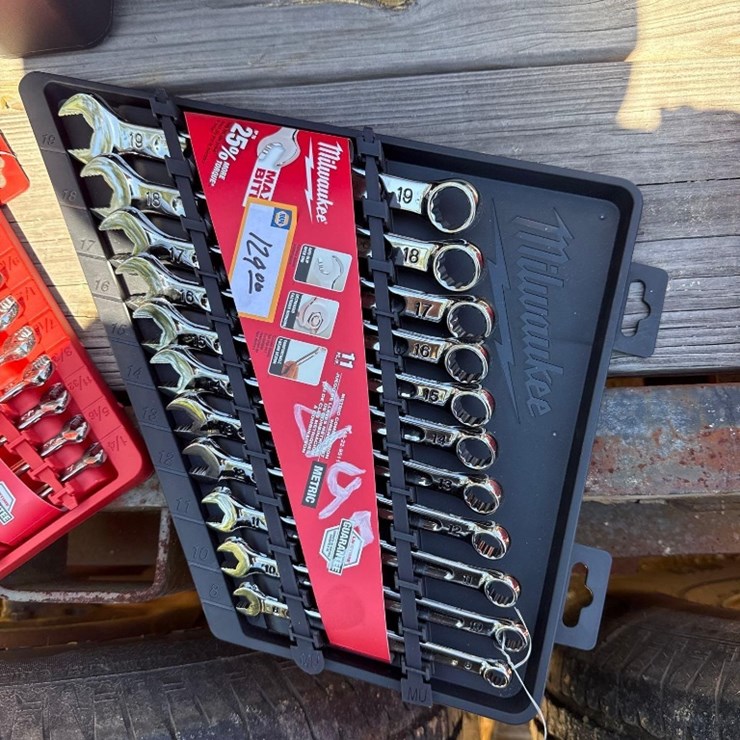 2197 - MILWAUKEE 11 PC. METRIC WRENCH SET