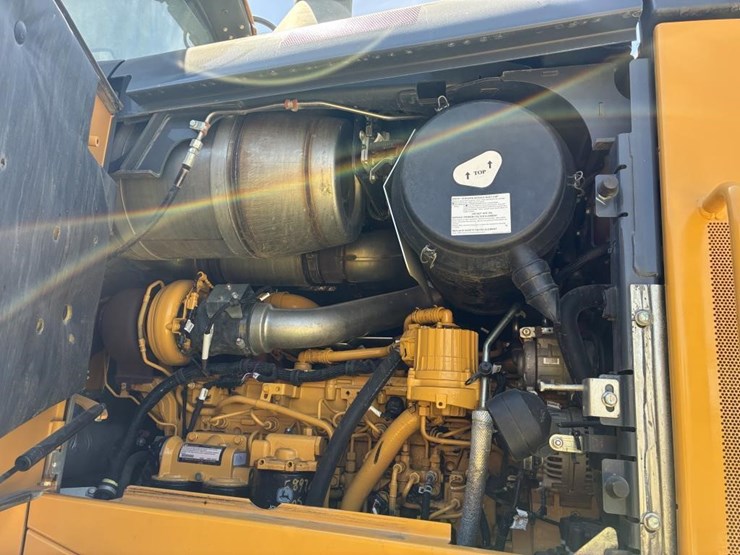 2018-deere-644k-image-28