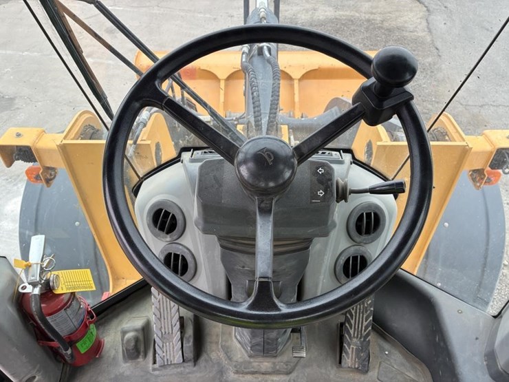 2020-deere-624l-image-18