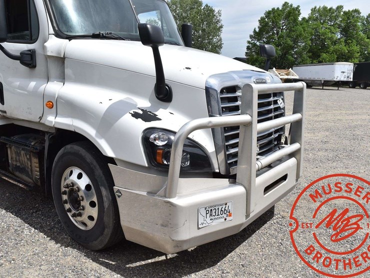 2017-freightliner-cascadia-125-image-17