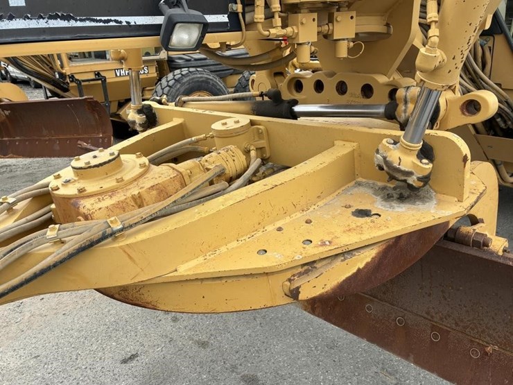 2004-caterpillar-143h-vhp-image-13