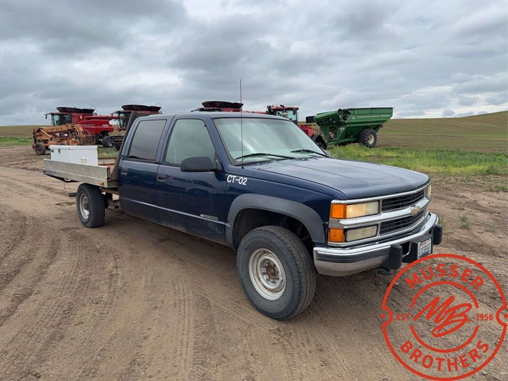 2000-chevrolet-k3500-image-1