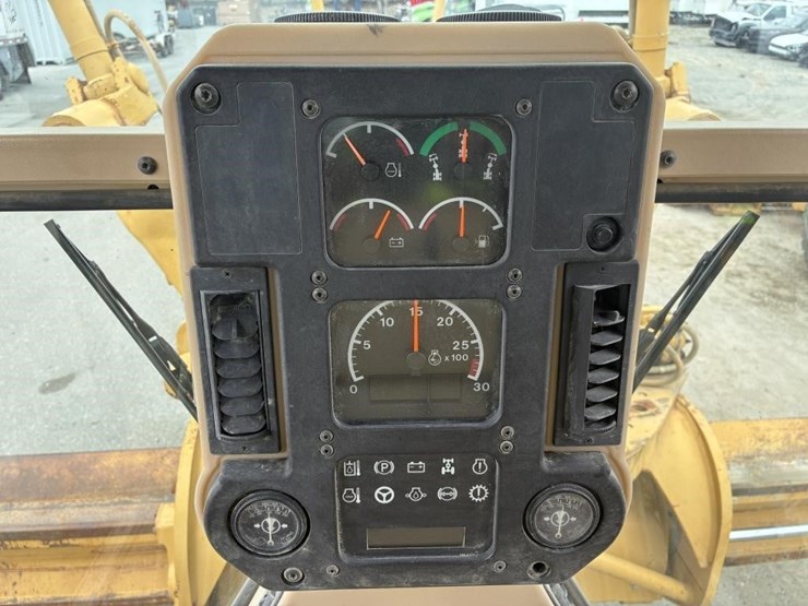 2004-caterpillar-143h-vhp-image-26