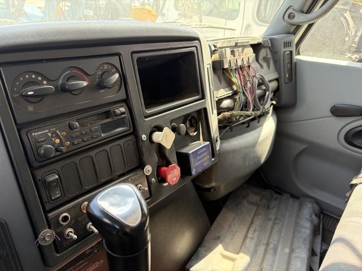 2004-international-flatbed-dump-image-19