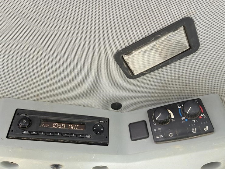 2020-deere-624l-image-27