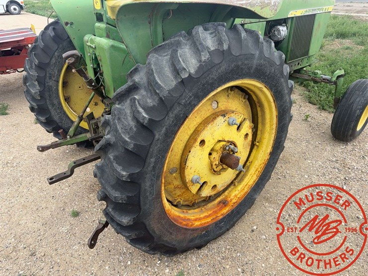 john-deere-3020-image-16