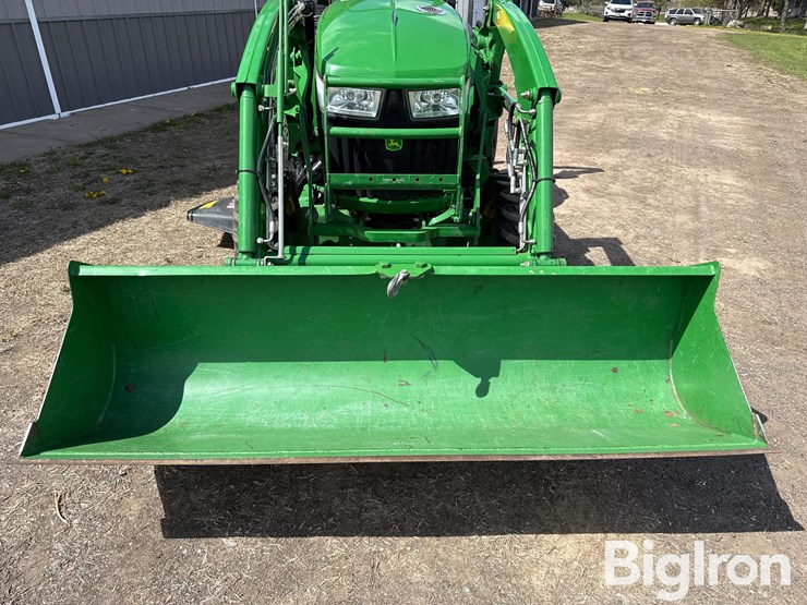 2015-john-deere-3046r-image-8