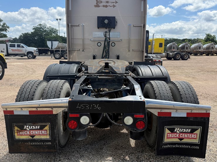 2013-peterbilt-389-image-6