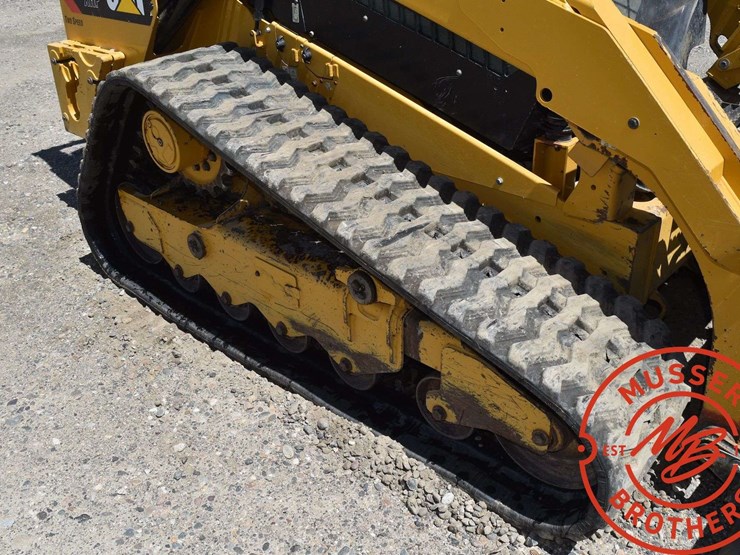2016-caterpillar-d2-image-21