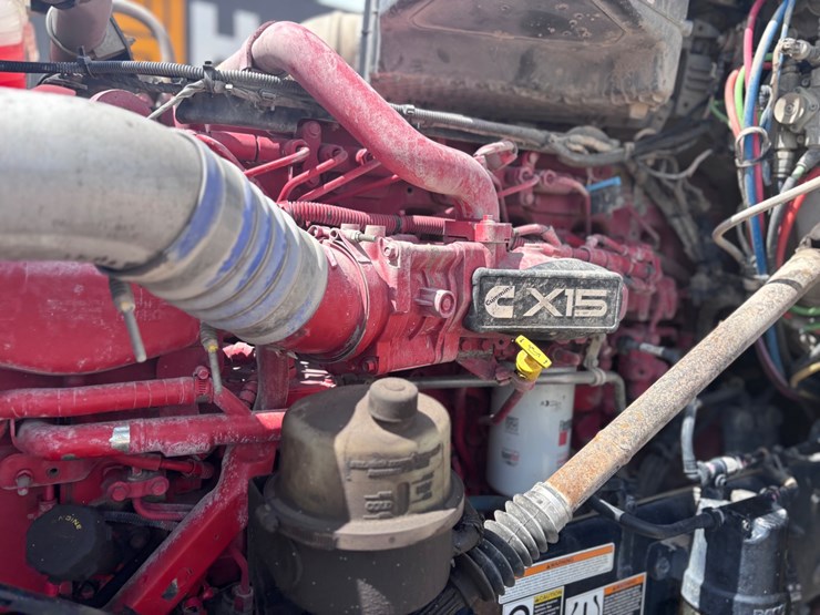 2021-peterbilt-567-image-17