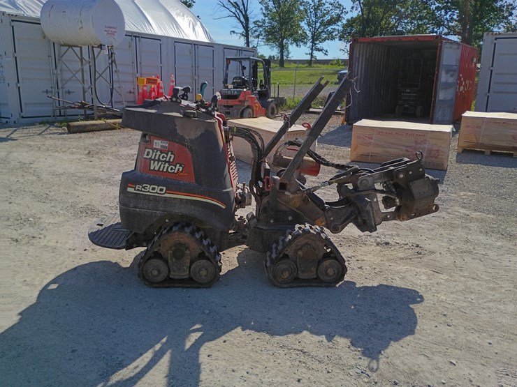 2017-ditch-witch-r300-image-9