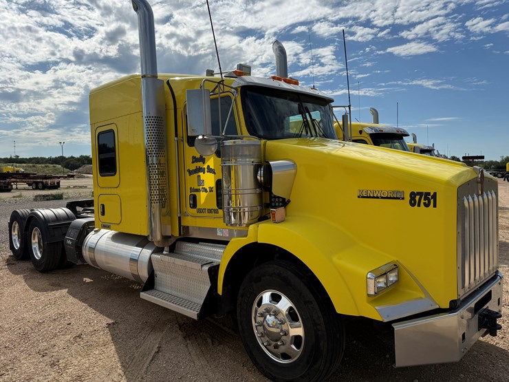 2014-kenworth-t800-image-3