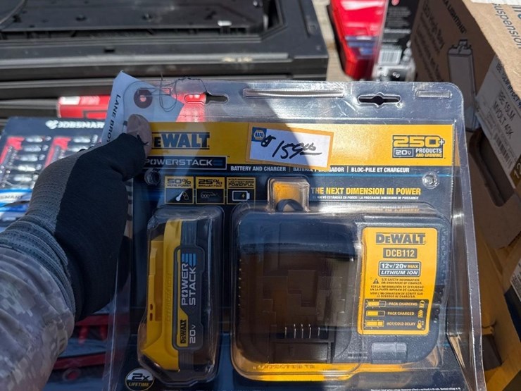 2188---dewalt-20-volt-sawzall-image-2