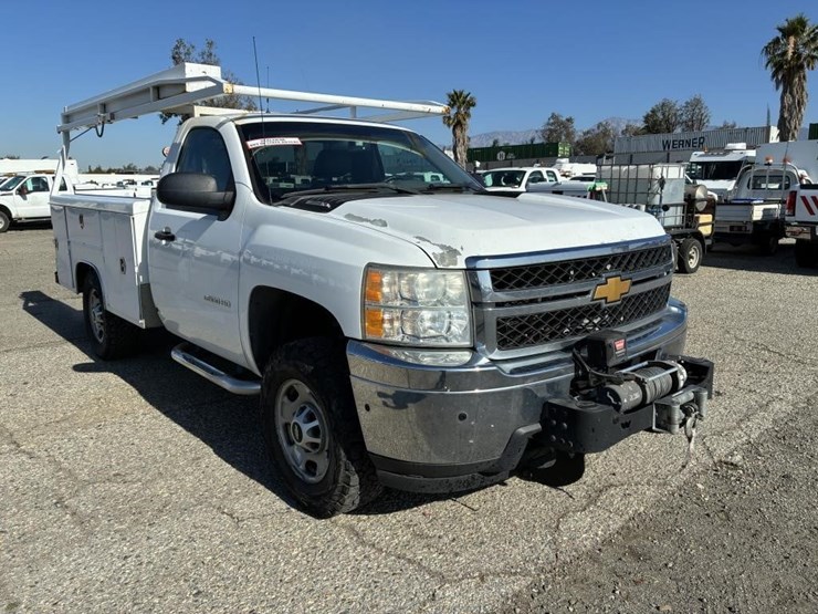 2012-chevrolet-2500hd-image-2